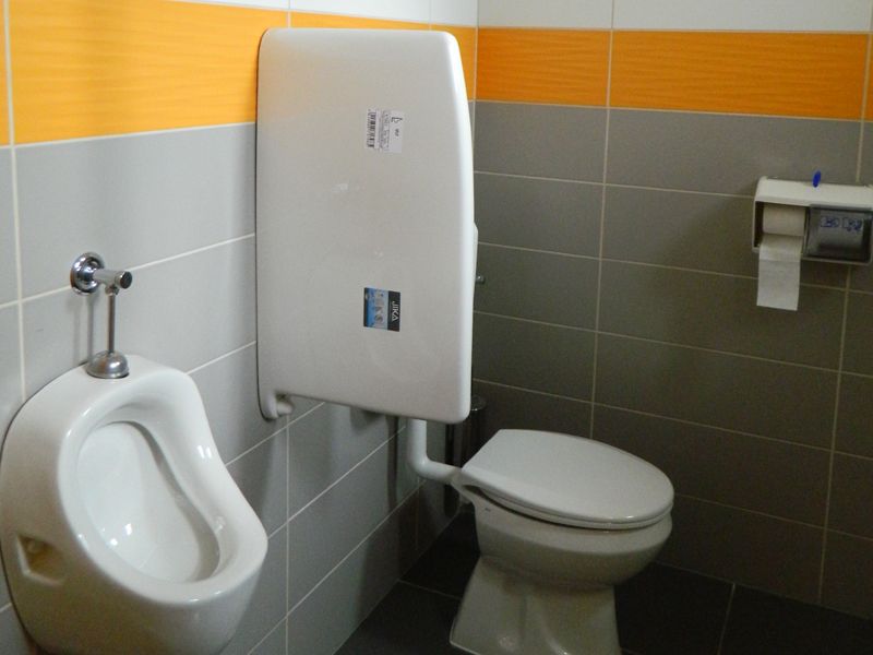 sárga fehér a wc-ben is